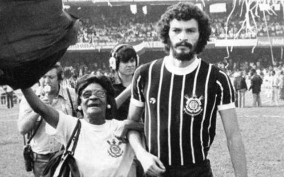 Camisa do Corinthians aparece em lista das 50 mais lendárias da história do futebol, publicada pela ‘France Football’